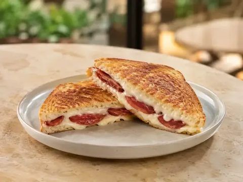 Sucuklu Kaşarlı Tost